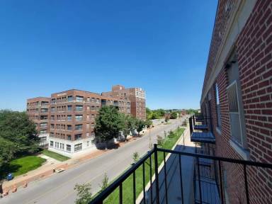 Main picture of 5696 Kingsbury Ave