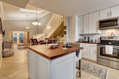 Main picture of 15444 SW 71st St
