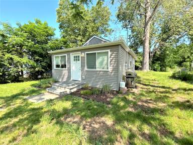 Main picture of 7 Lake Rd