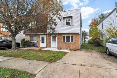 Main picture of 23 Spruance Rd