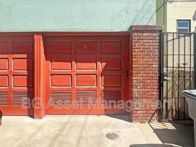 Main picture of 1919 Curtis St