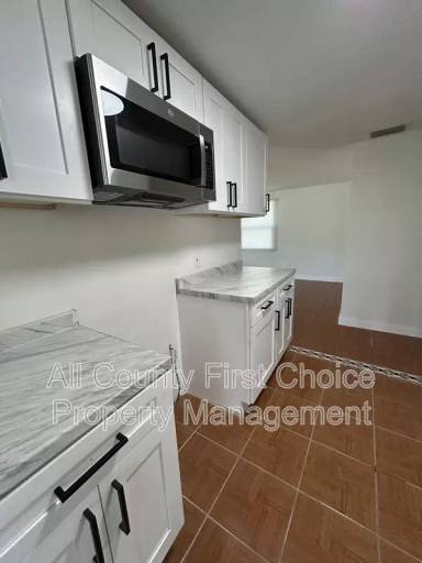Main picture of 7406 S Morton St