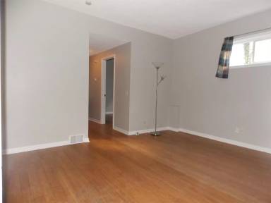 Main picture of 935 Thomas Ave