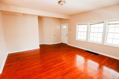 Main picture of 1425 1/2 N Huron St