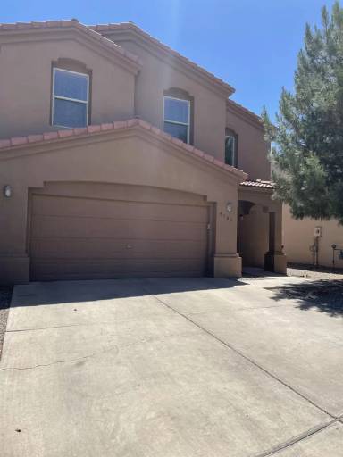 Main picture of 8908 Lochnager Ln NE