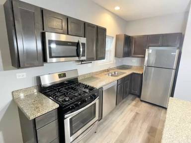 Main picture of 809 E Main St