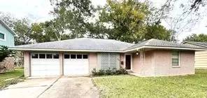 Main picture of 711 Center Way St