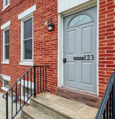 Main picture of 123 S Albemarle St