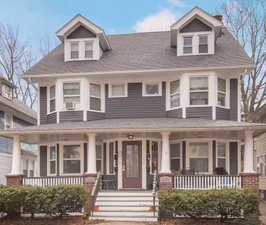 Main picture of 6915 Franklin Blvd