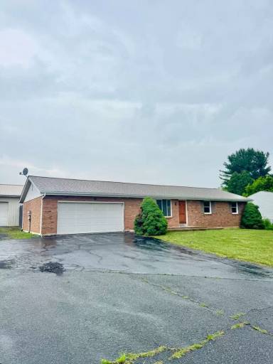 Main picture of 8325 Schantz Rd