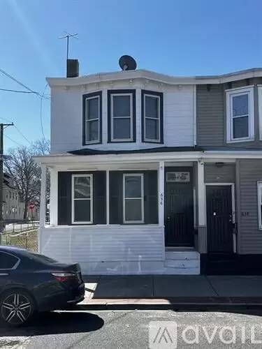 Main picture of 636 Market St