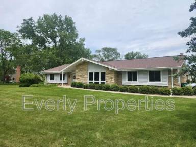 Main picture of 10042 N Brookdale Dr
