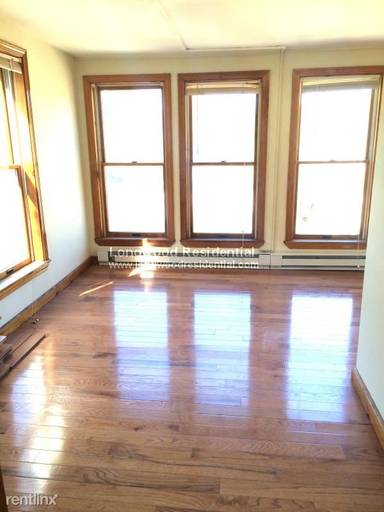 Main picture of 1676 Beacon St