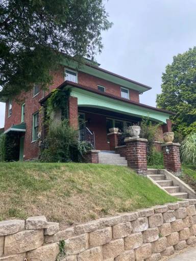 Main picture of 470 Maple St