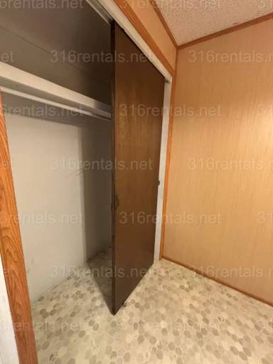 Main picture of 300 S Main St