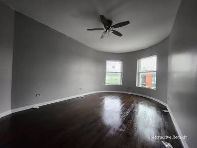 Main picture of 3658 S Indiana Ave
