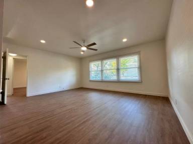 Main picture of 5315 E Anaheim Rd