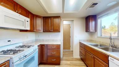 Main picture of 1444 Victor Ave