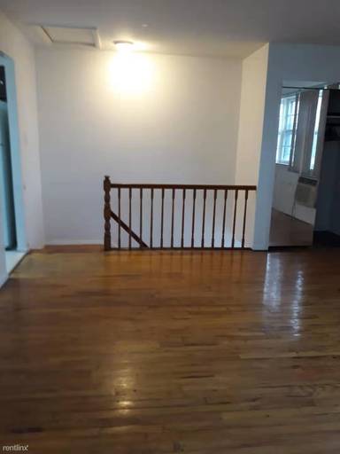 Main picture of 28 Bay 43rd St