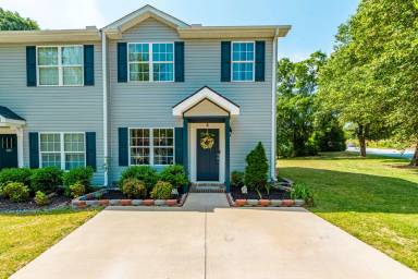 Main picture of 108 Village Ct