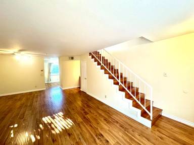 Main picture of 12251 Moorpark St