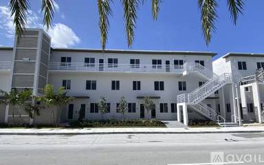 Main picture of 10300 NW 66th St