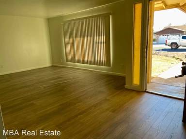 Main picture of 1308 E Ellis Dr