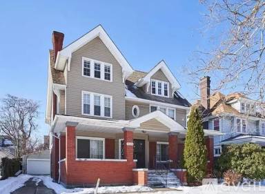 Main picture of 1504 E 107th St