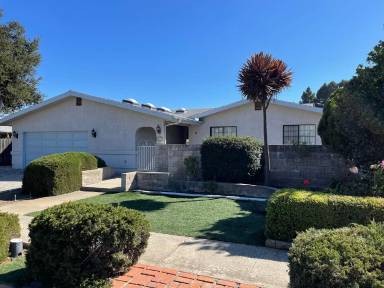 Main picture of 1759 Royal Way