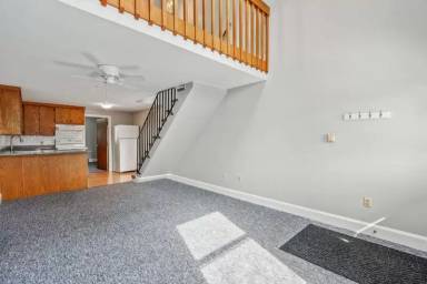 Main picture of 210 Beach St