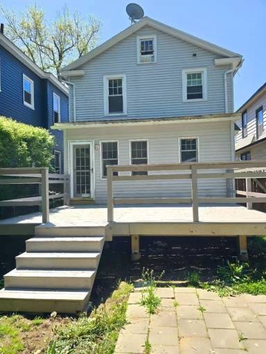 Main picture of 31 Woodlawn Ave