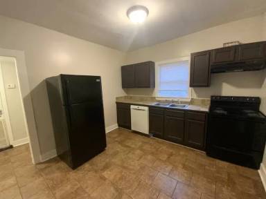 Main picture of 208 3rd Ave SW