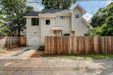 Main picture of 2211 Willow St