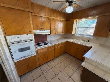 Main picture of 2709 Lore St