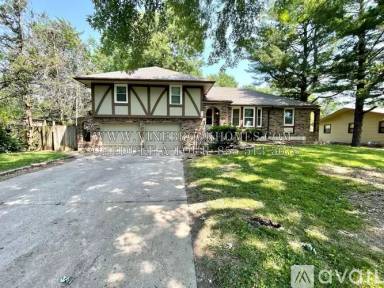 Main picture of 312 King Ave