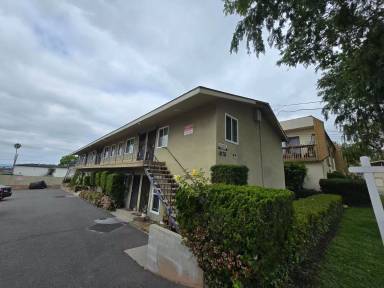 Main picture of 1975 Stanley Ave