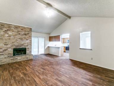 Main picture of 7029 W Cleburne Rd