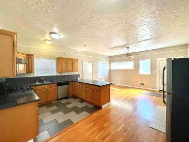 Main picture of 852 NE 57th St