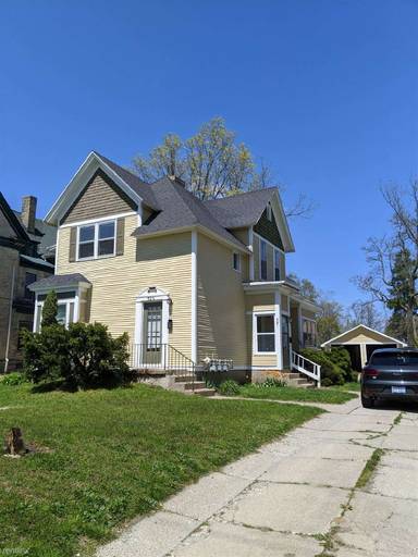 Main picture of 527 Lyon St NE