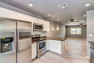 Main picture of 1636 E Whitton Ave