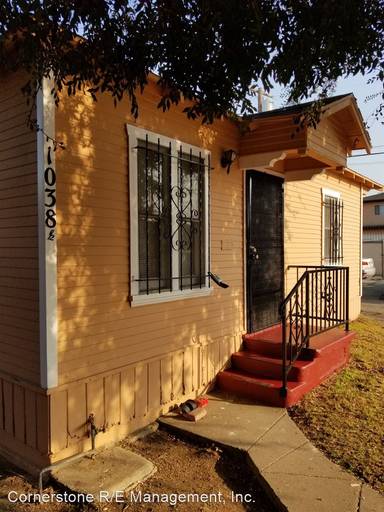 Main picture of 1038 1/2 W 105th St