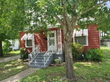 Main picture of 7404 Arlie Ave