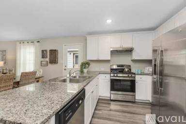 Main picture of 2427 Lake Hls