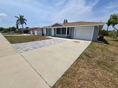 Main picture of 19342 Edgewater Dr