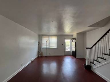 Main picture of 2248 Disston St