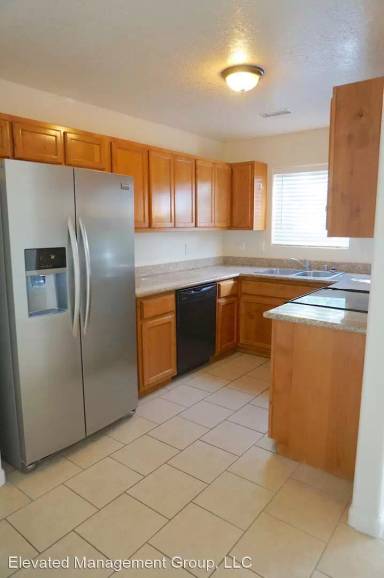 Main picture of 210 San Clemente Ave NW