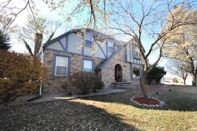 Main picture of 208 Arapahoe Ct