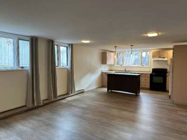 Main picture of 633 1st Ave E