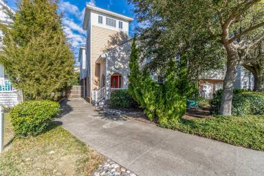 Main picture of 3634 E Ocean View Ave