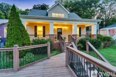 Main picture of 523 Lytle St